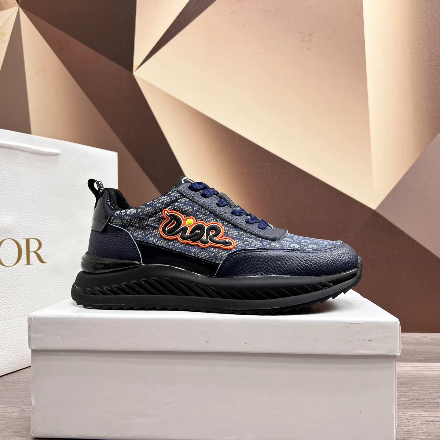 Factory price: 438💰Dior original quality.~ Unique modern style sneakers. 🏃A must-have casual shoe for trendy men😍😍 Imported cowhide fabric, sheepskin foot pads (refuse to discolor and grind feet) soles: Original soles specially provided by the original factory, French lazy style design ⚠️Fit to the feet, original quality, super comfortable original soles. It’s like shooting the real thing🎬The real thing is better, high-quality sneakers, men’s shoe size: 38-44 (45 and 46 can be customized)